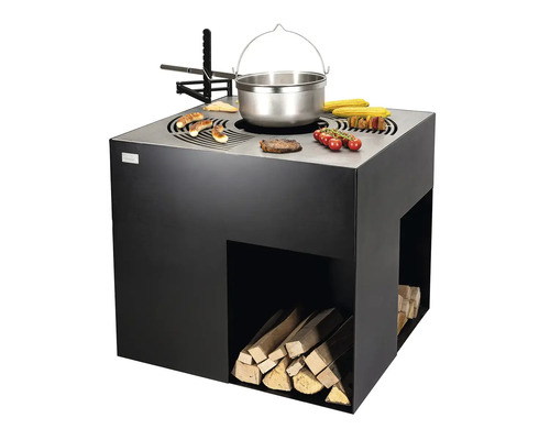 Cheminée barbecue avec aliments grillés et stockage du bois de chauffage