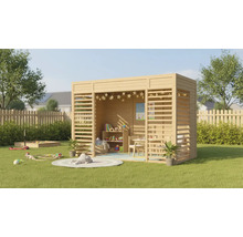 Holzspielhaus mit Möbeln und Spielsachen im Garten