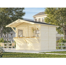 Stand de vente en bois avec tables et chaises à l'extérieur