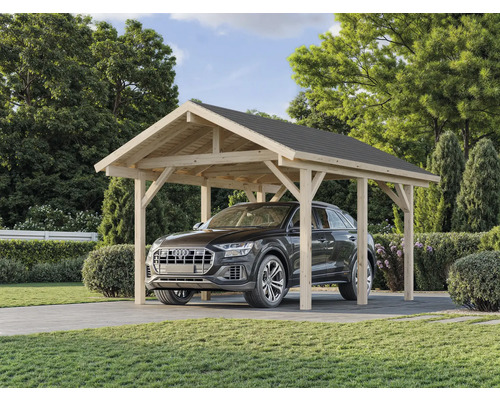 Abri de voiture en bois avec voiture à l'extérieur