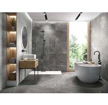 Salle de bain moderne avec carrelage gris, baignoire îlot et lavabo