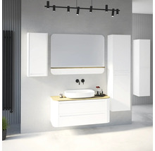 Ensemble de meubles de salle de bain moderne avec meuble sous-vasque blanc, plan de travail en bois, vasque à poser, miroir et colonnes.