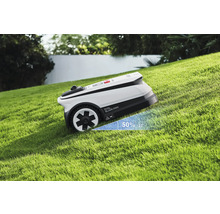Robot de tonte sur pelouse avec indication de pente