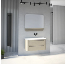 Modernes Badezimmer Set mit beigem Waschbeckenunterschrank in Rillenoptik, weißem Waschtisch, Spiegel mit Ablage und schwarzen Armaturen.