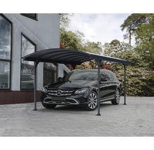 Auto unter einem Carport