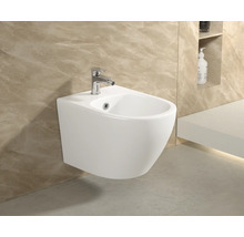 Bidet mural avec robinet dans une salle de bains