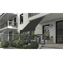 Vue d'un bâtiment avec un store banne déployé pour ombrager la terrasse