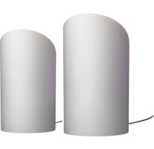 Zwei Leuchten aus Kunststoff