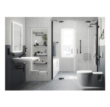 Salle de bains moderne avec lavabo, miroir, étagères, cabine de douche et toilettes pour une atmosphère d'espace lumineuse et fonctionnelle.