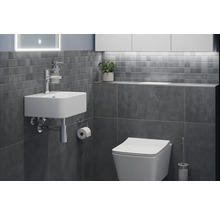 Salle de bains avec lavabo, toilettes et carreaux gris