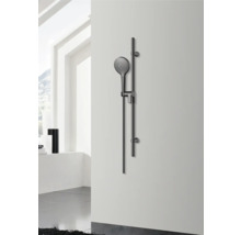 Handbrause mit Brausestange zur Wandmontage im Badezimmer.