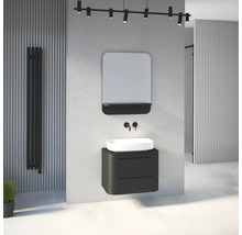 Salle de bains moderne et lumineuse avec meuble sous-vasque sombre, vasque à poser blanche, robinetterie noire, miroir avec tablette et radiateur.