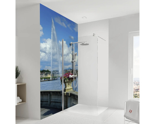 Salle de bain avec paroi de douche et motif du lac Léman