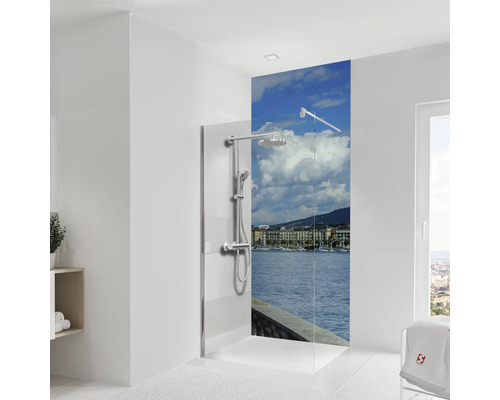 Salle de bains avec paroi de douche et robinetterie de douche