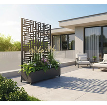 Paravent avec motif géométrique et jardinière intégrée sur une terrasse