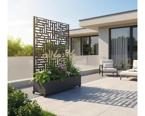 Paravent avec motif géométrique et jardinière intégrée sur une terrasse