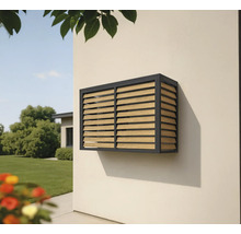 Abdeckung für Klimaanlage aus Holz und Metall an einer Wand montiert