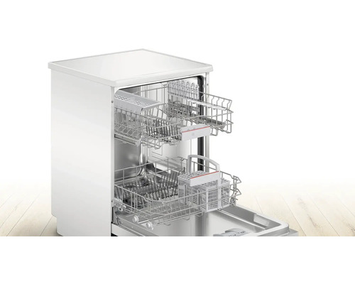 Offener Geschirrspüler mit zwei Spülkörben