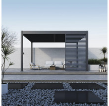 Pergola de terrasse avec toit à lamelles et coin salon dans le jardin