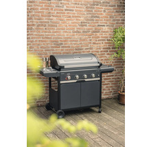 Barbecue à gaz avec quatre brûleurs, étagères et meuble bas sur une terrasse
