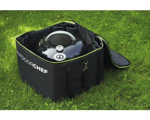 Outdoorchef Grill in Transporttasche auf Rasen