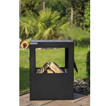 Outdoorküche mit Holzbefeuerung und Holz