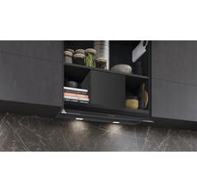 Dunstabzugshaube unter Hängeschrank in einer Küche