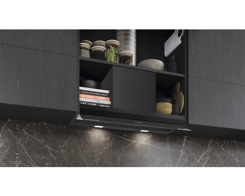 Dunstabzugshaube unter Hängeschrank in einer Küche