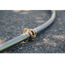 Tuyau d'arrosage avec raccord rapide en laiton et collier de serrage
