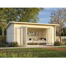 Holzgartenhaus mit offenem Faltfenster und Inneneinrichtung im Garten