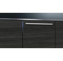 Façade d'armoire de cuisine avec structure en bois et poignée