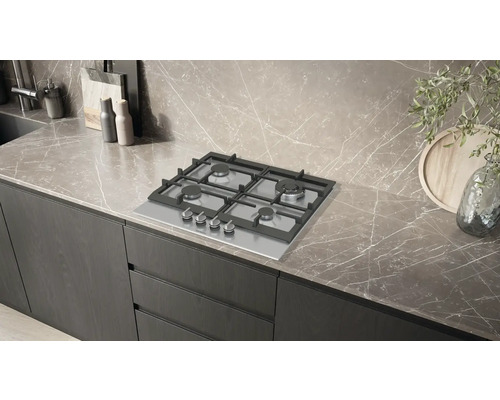 Einbau Gaskochfeld mit vier Kochstellen in einer modernen Küche