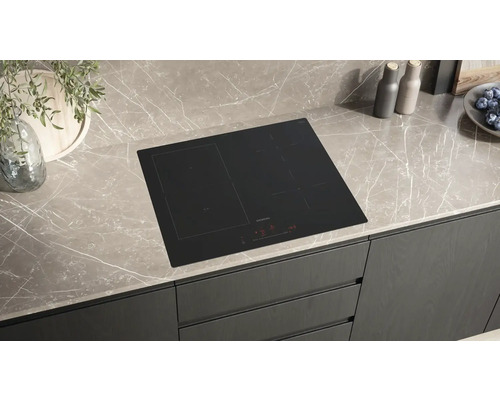 Schwarzes Siemens Kochfeld auf einer Küchentheke