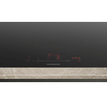 Siemens Induktionskochfeld mit digitaler Anzeige.