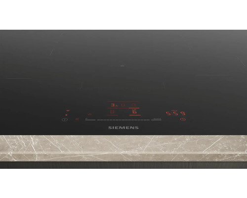 Siemens Induktionskochfeld mit digitaler Anzeige.