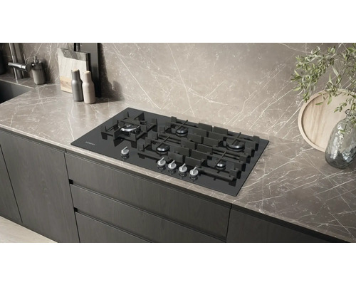 Schwarzer Siemens Gasherd in einer modernen Küche.