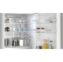 Intérieur d'un réfrigérateur avec des aliments