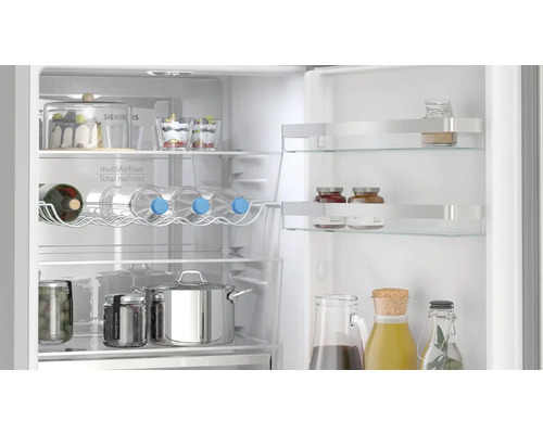 Intérieur d'un réfrigérateur avec des aliments