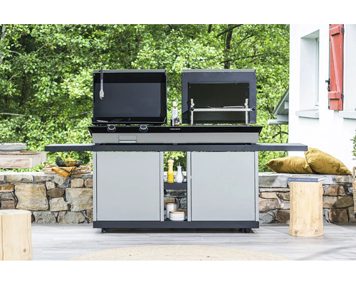 Grillküche mit Grill und Schränken im Aussenbereich