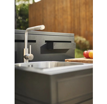 Aussenküchenspüle mit Wasserhahn und Schneidebrett