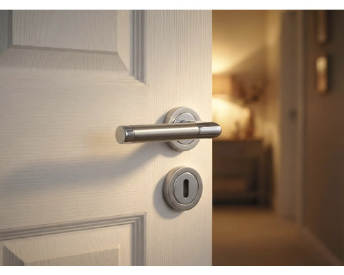 Porte ouverte avec garniture de poignée de porte