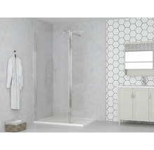 Salle de bains avec paroi de douche, meuble sous-lavabo et serviette