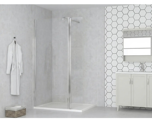 Salle de bains avec paroi de douche, meuble sous-lavabo et serviette