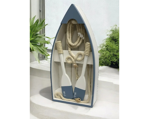 Bateau décoratif en bois avec rames et corde comme décoration maritime