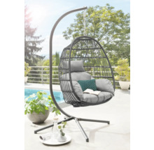 Hängesessel mit Gestell und Kissen im Aussenbereich