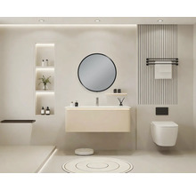 Salle de bain moderne avec lavabo, miroir, toilettes et accessoires