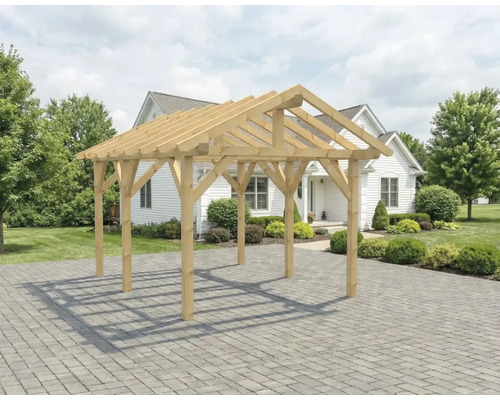 Holzpavillon im Garten vor einem Haus