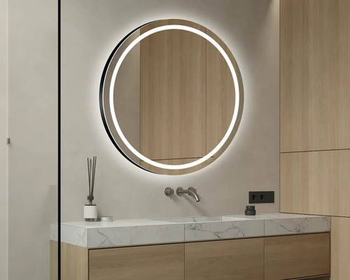 Miroir rond avec éclairage LED dans une salle de bains.