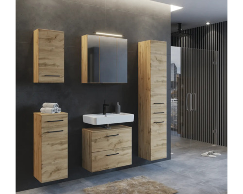 Ensemble de salle de bain moderne décor chêne avec meuble sous-vasque, armoire de toilette et meubles de rangement.