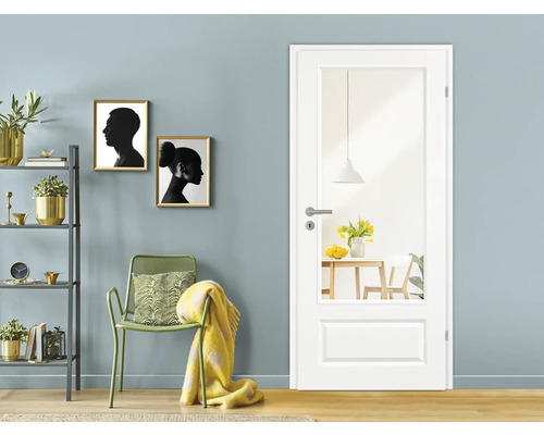 Vue d'intérieur avec une porte intérieure blanche avec insert en verre